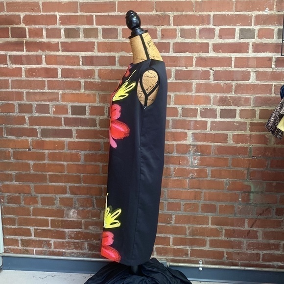 (1096) 𝅺FLORAL dress with pockets Size small - Picture 2 of 5